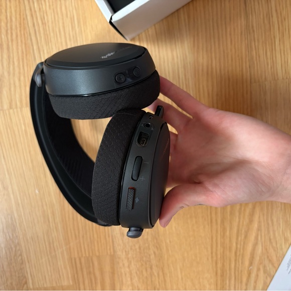 SteelSeries Arctis Pro Black Wireless Gaming Headset Over-Ear PS4 PC Audio - Picture 12 of 14